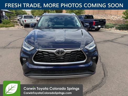 Used 2026 Toyota Highlander Platinum AWD/4WD image 2