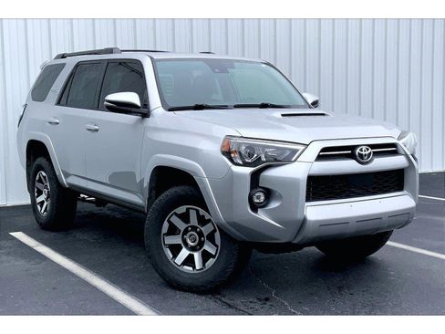 Used 2023 Toyota 4Runner TRD Off-Road Premium AWD/4WD image 32