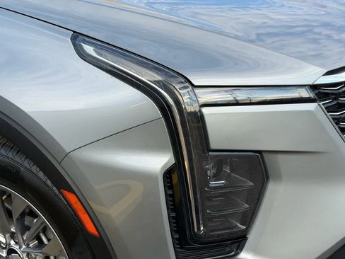 Used 2024 Cadillac XT4 Premium Luxury image 7