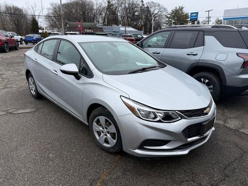 Used 2018 Chevrolet Cruze LS image 2