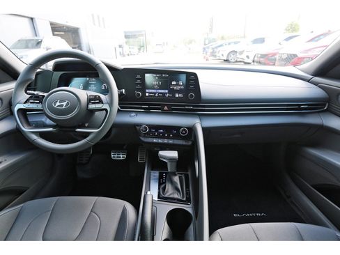 Certified 2025 Hyundai Elantra Sport FWD image 11