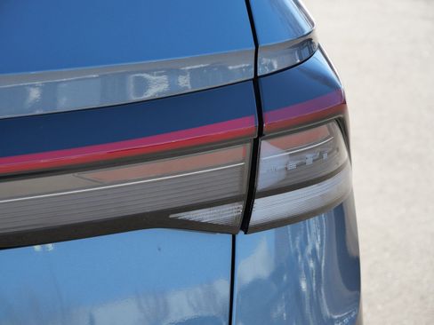 Certified 2025 Volkswagen Taos SEL image 17