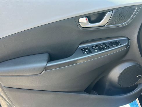 Used 2020 Hyundai Kona Limited FWD image 12