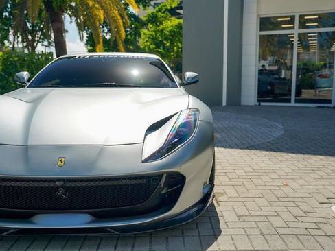 Used 2018 Ferrari 812 Superfast RWD image 9