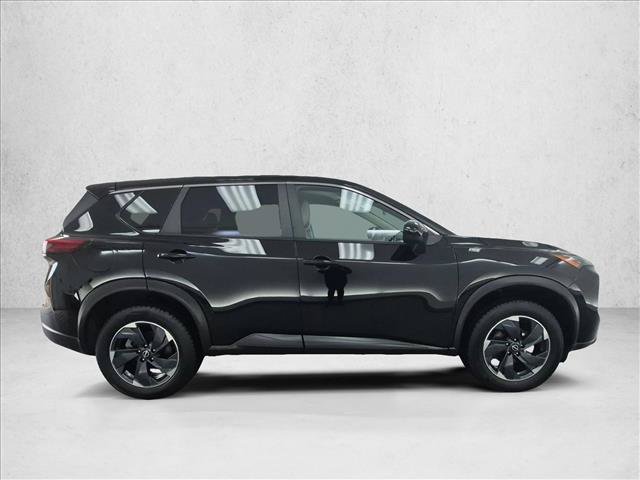Used 2025 Nissan Rogue SV AWD/4WD image 4