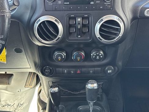 Used 2018 Jeep Wrangler Unlimited Sahara AWD/4WD image 23
