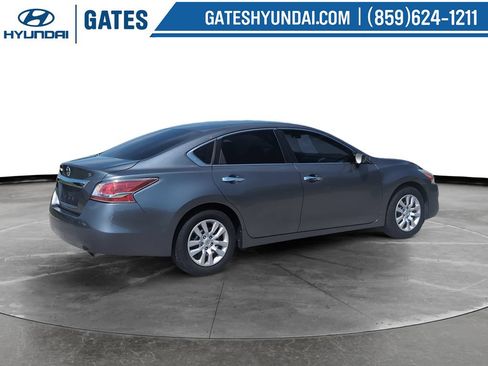 Used 2015 Nissan Altima 2.5 S w/ Power Driver Seat Package FWD image 2