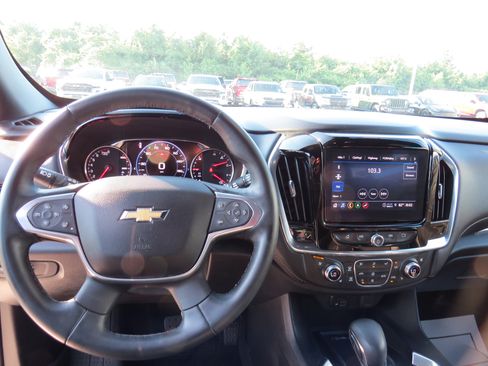 Certified 2023 Chevrolet Traverse Premier FWD image 18
