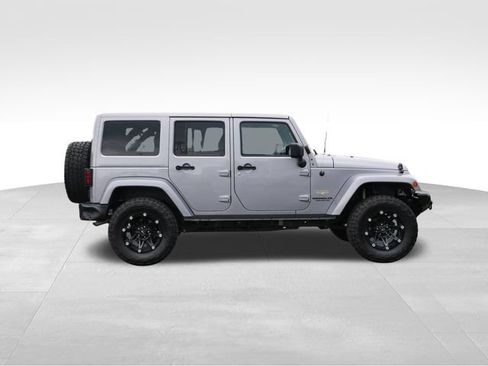 Used 2013 Jeep Wrangler Unlimited Sahara w/ Dual Top Group AWD/4WD image 10