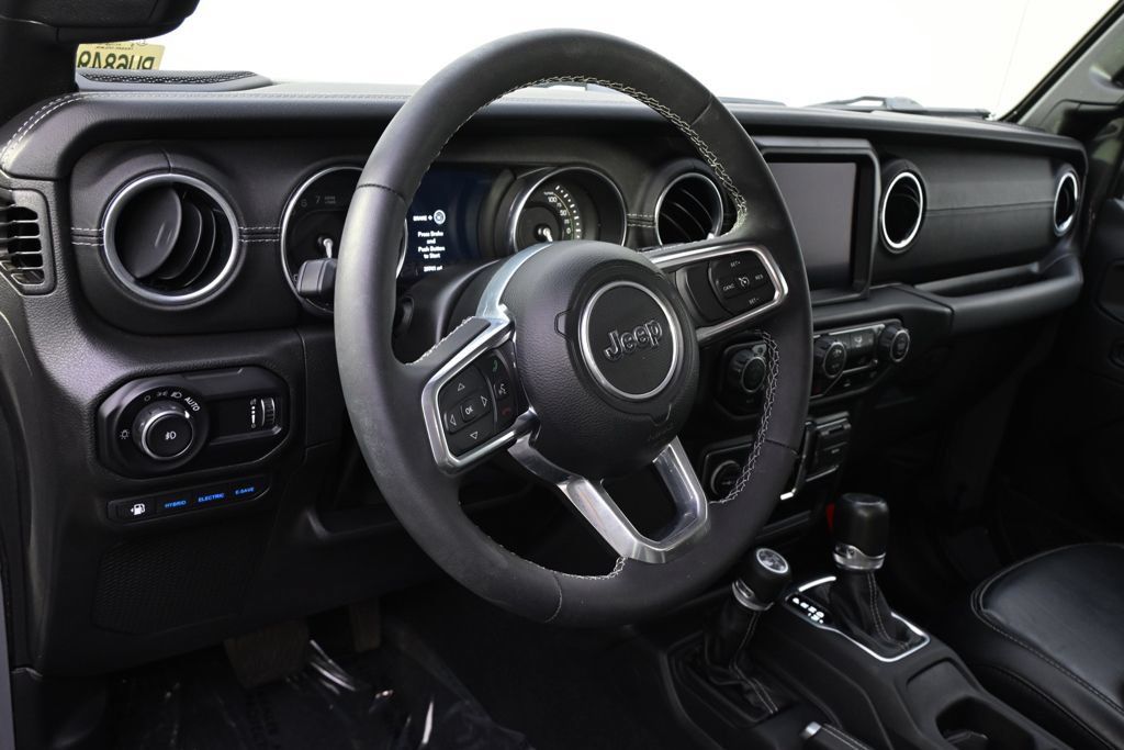 Used 2023 Jeep Wrangler Unlimited Sahara AWD/4WD image 11