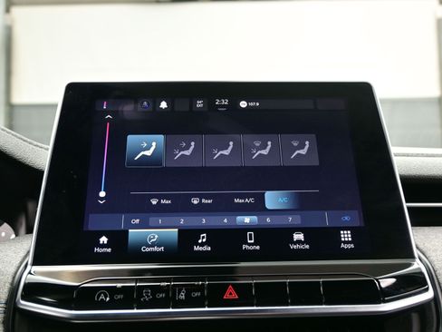 Used 2024 Jeep Compass Latitude image 19