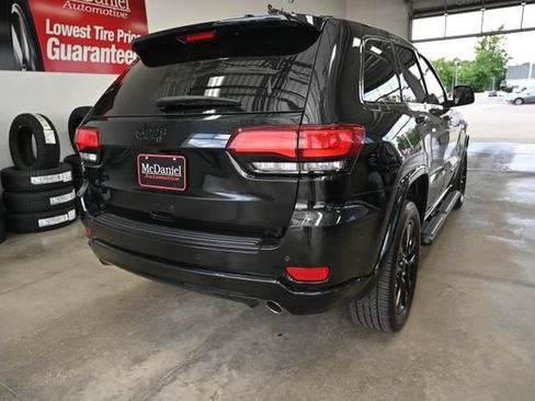 Used 2018 Jeep Grand Cherokee Altitude AWD/4WD image 6