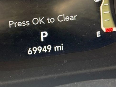 Used 2019 Jeep Wrangler Unlimited Sahara AWD/4WD image 9