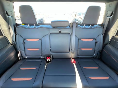 Certified 2025 GMC Sierra 2500 AT4 image 25