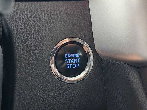 Used 2018 Toyota Highlander Limited FWD image 32