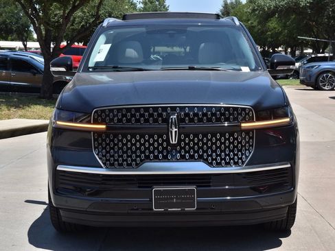 New 2026 Lincoln Navigator Reserve AWD/4WD image 2