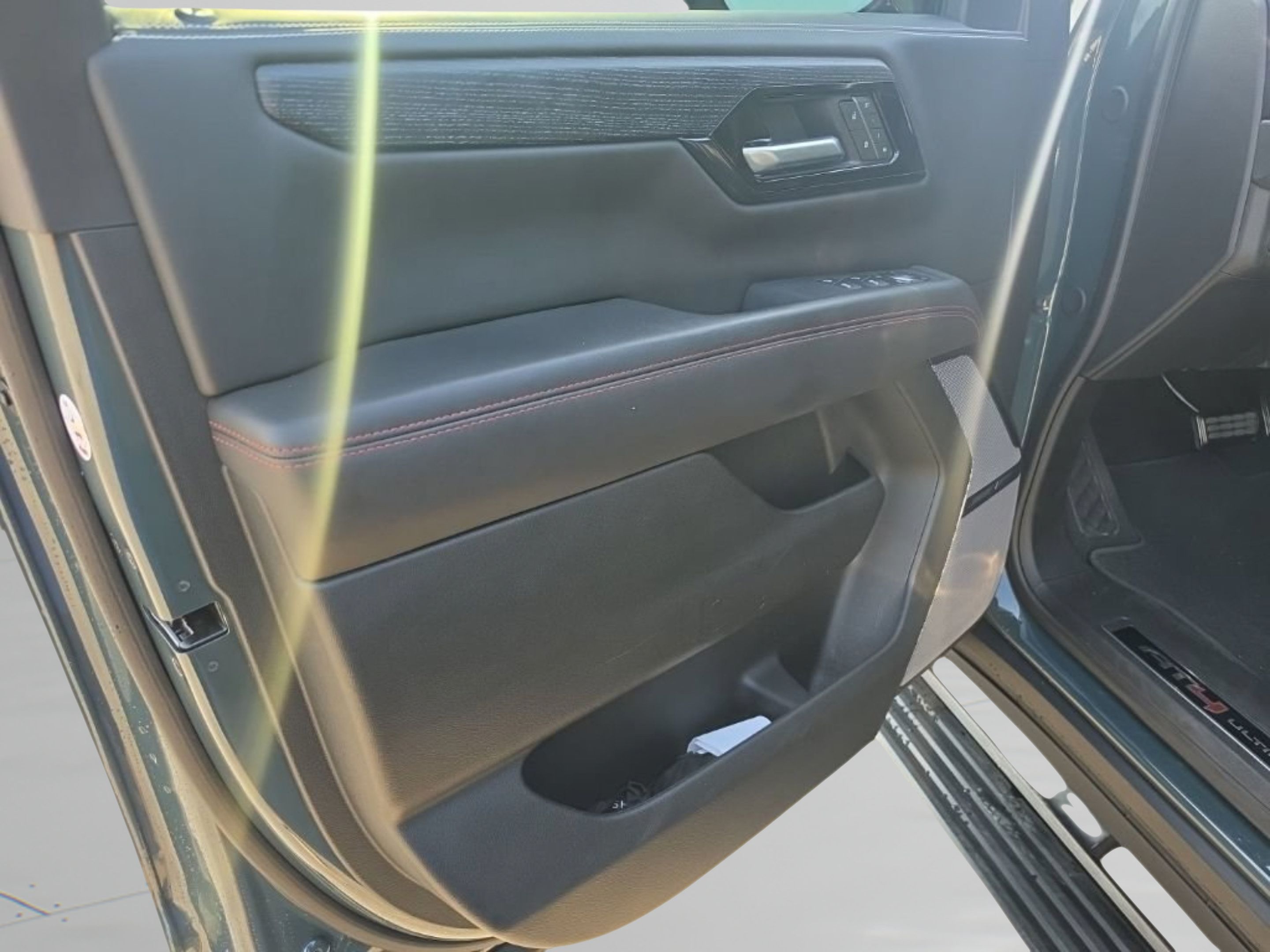 Used 2026 GMC Yukon AT4 Ultimate AWD/4WD image 14