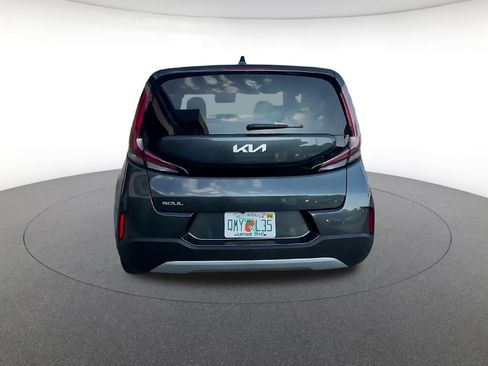 Used 2025 Kia Soul LX w/ LX Technology Package FWD image 9