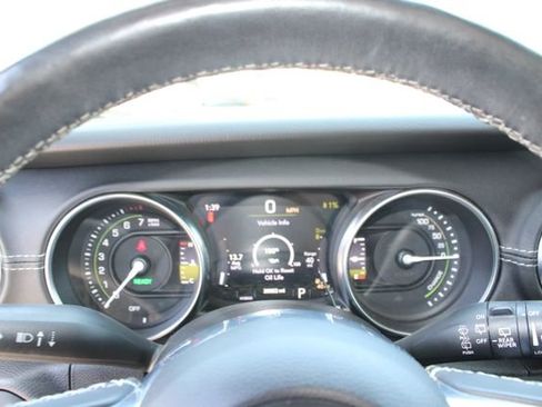 Used 2022 Jeep Wrangler Unlimited Sahara w/ Cold Weather Group AWD/4WD image 21
