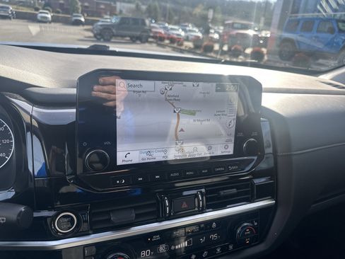 Used 2022 Nissan Pathfinder SL image 36