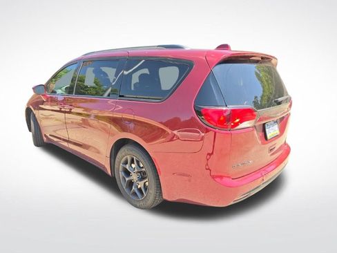 Used 2019 Chrysler Pacifica Touring-L Plus w/ Advanced Safetytec Group FWD image 5