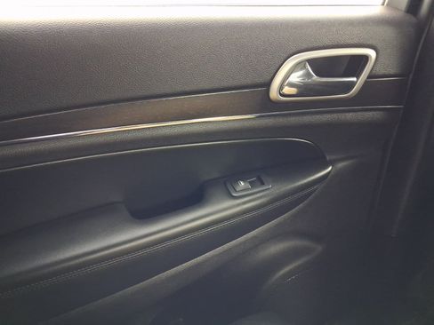 Used 2018 Jeep Grand Cherokee Limited AWD/4WD image 19