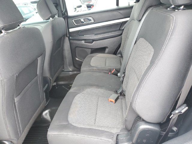 Used 2017 Ford Explorer XLT w/ Equipment Group 201A AWD/4WD image 13