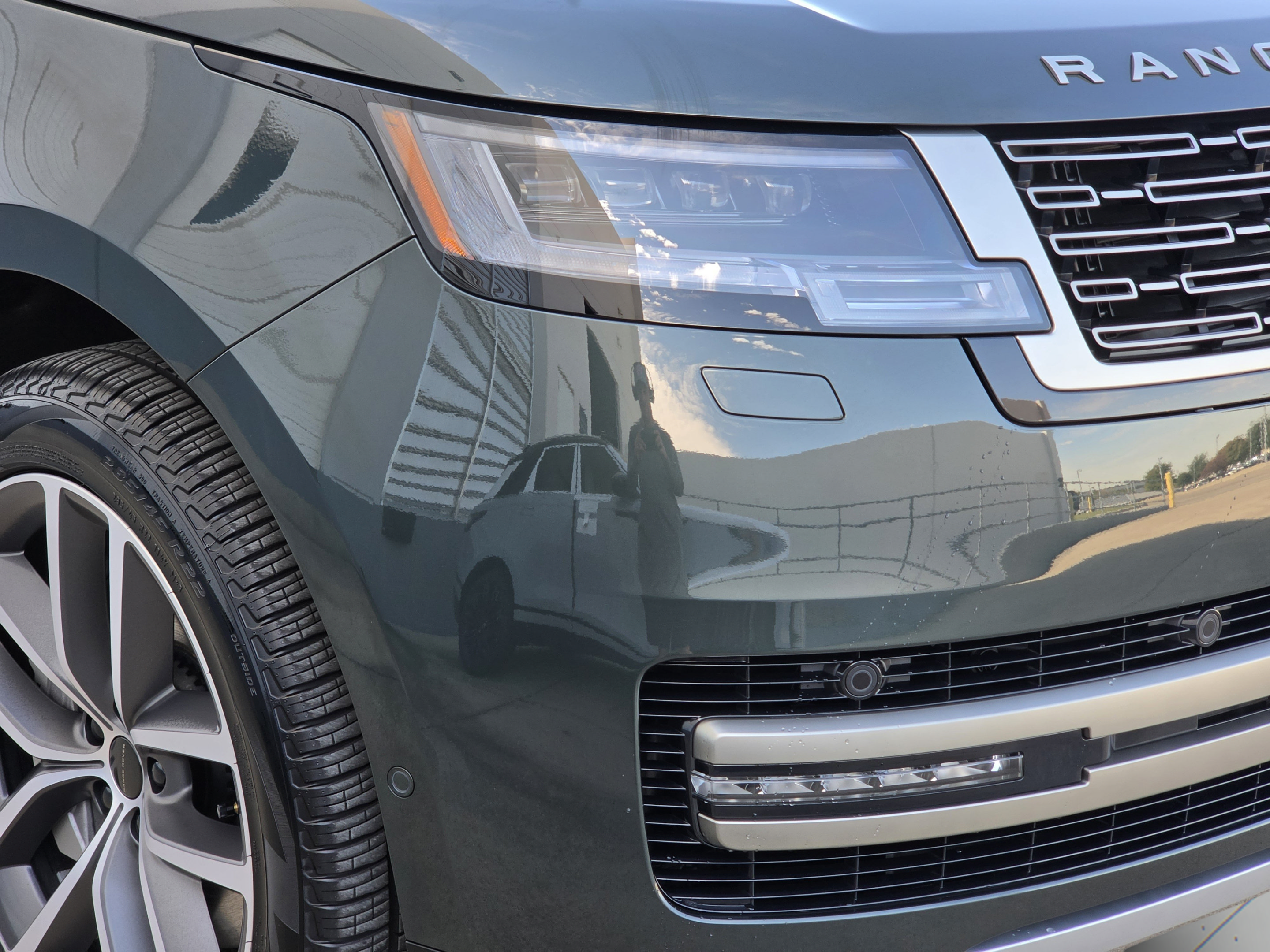 New 2026 Land Rover Range Rover Long Wheelbase SE AWD/4WD image 28