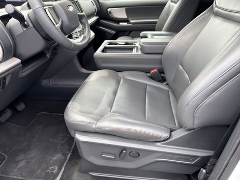 Used 2025 Ford Expedition Active AWD/4WD image 9