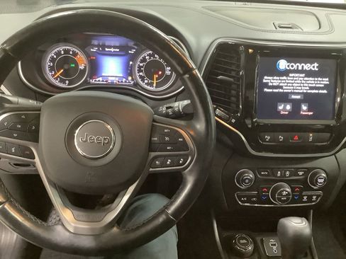 Used 2021 Jeep Cherokee Limited image 17