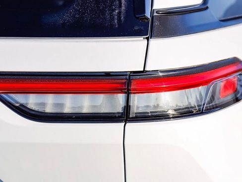 New 2025 Jeep Grand Cherokee Altitude image 10