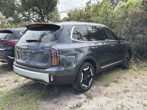 Used 2024 Kia Telluride EX w/ EX Captain's Chair Package image 3