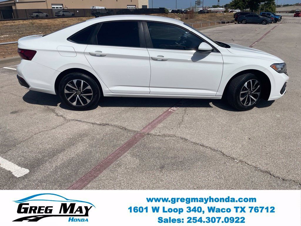 Used 2024 Volkswagen Jetta S FWD image 2