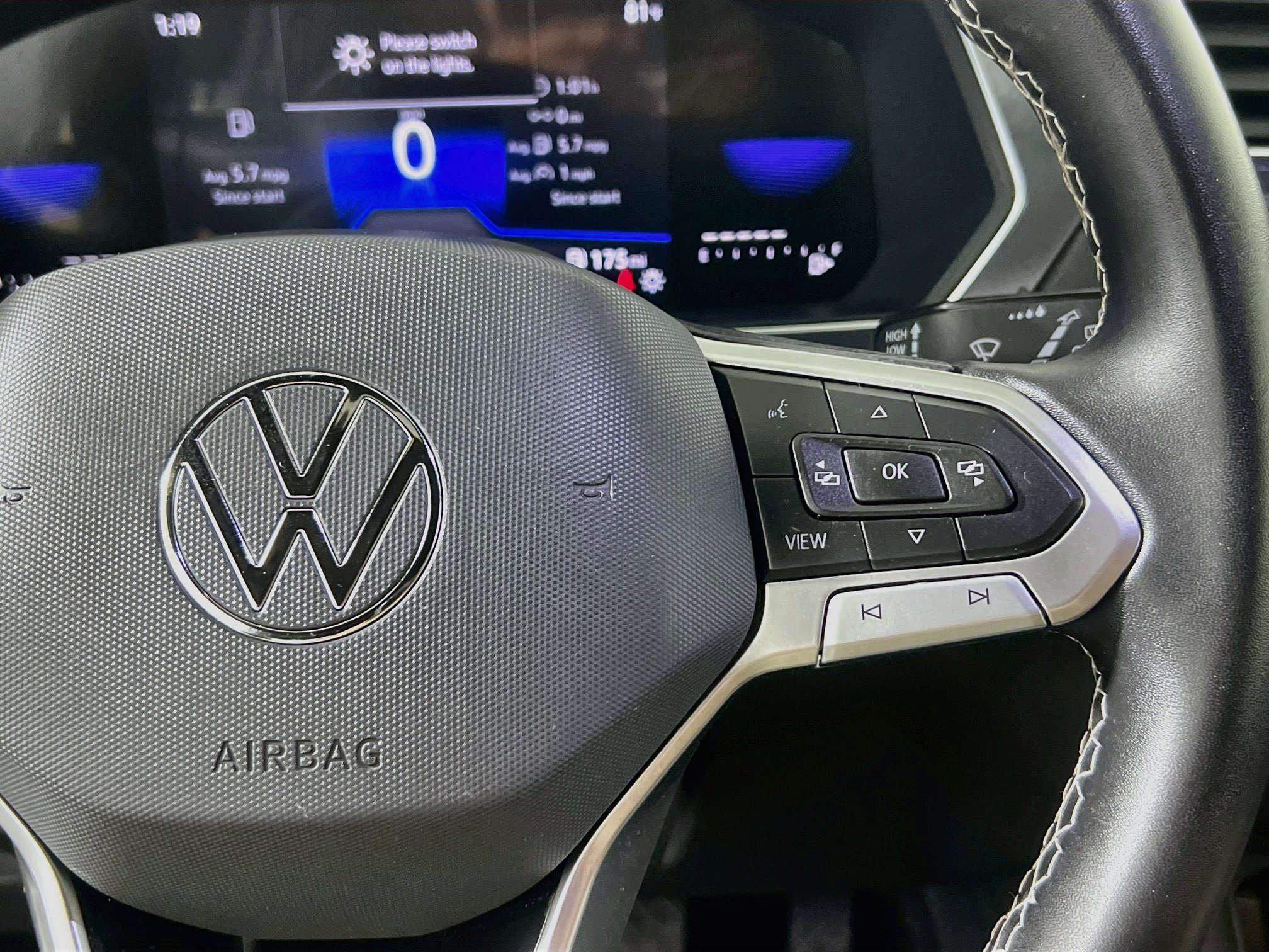 Used 2023 Volkswagen Tiguan SE w/ Panoramic Sunroof Package FWD image 19