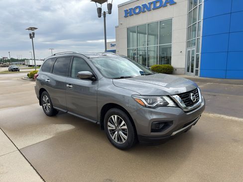 Used 2020 Nissan Pathfinder S AWD/4WD image 3