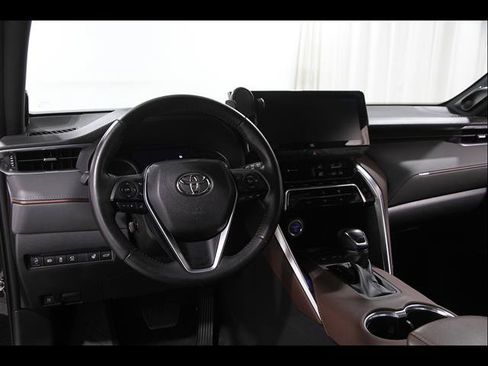 Used 2022 Toyota Venza Limited AWD/4WD image 6