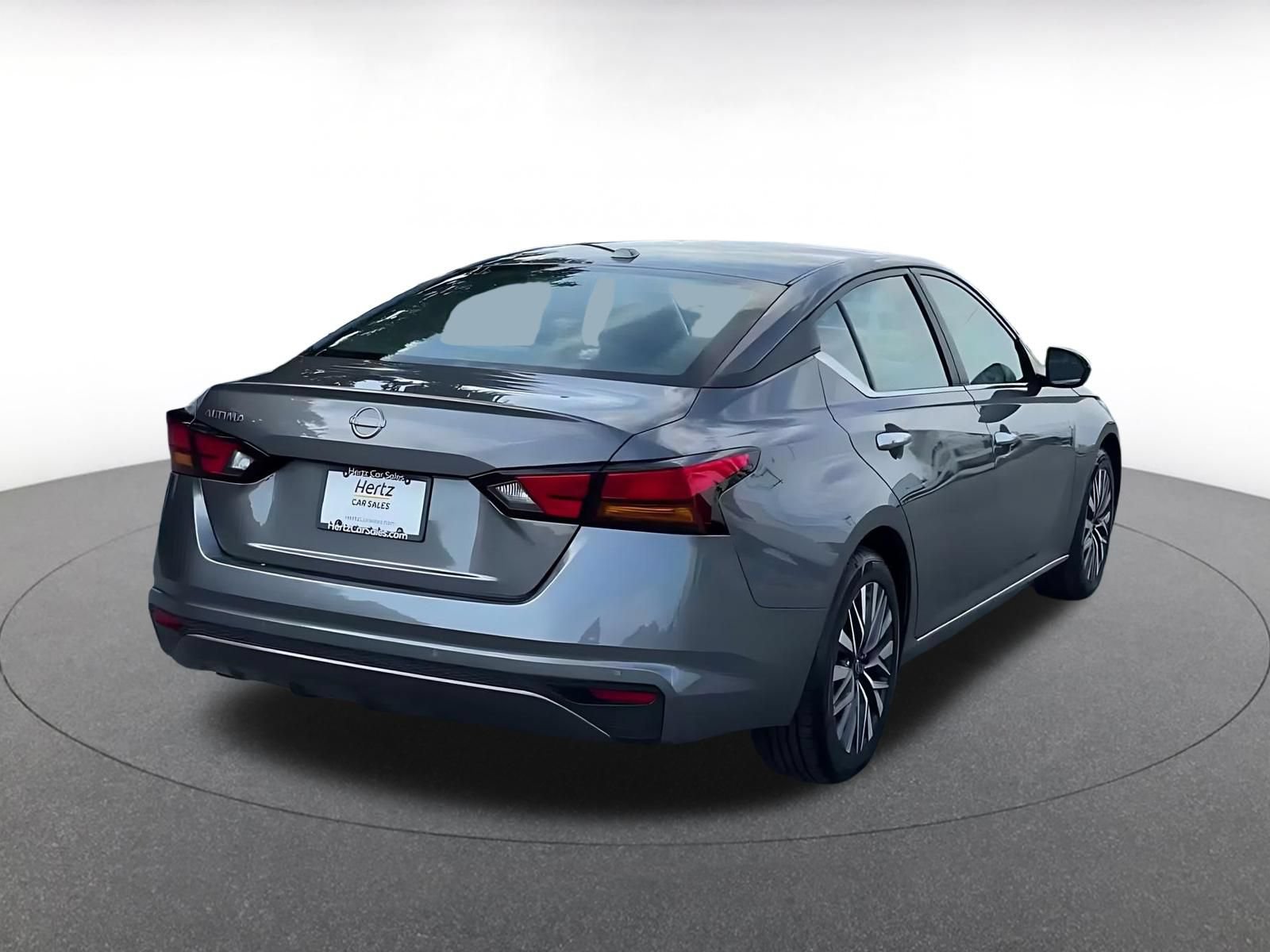Used 2025 Nissan Altima 2.5 SV FWD image 13