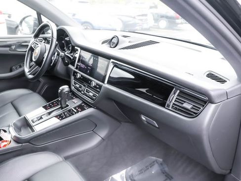 Used 2023 Porsche Macan AWD/4WD image 31