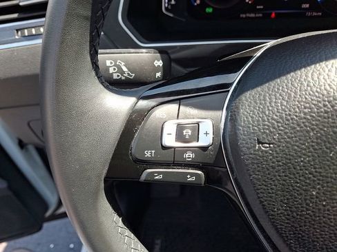 Used 2020 Volkswagen Tiguan SE AWD/4WD image 22