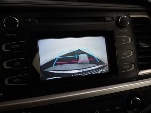 Used 2015 Toyota Highlander LE AWD/4WD image 24