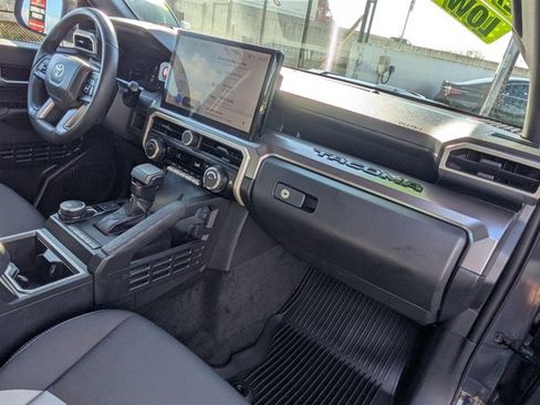 Used 2025 Toyota Tacoma TRD Sport image 6