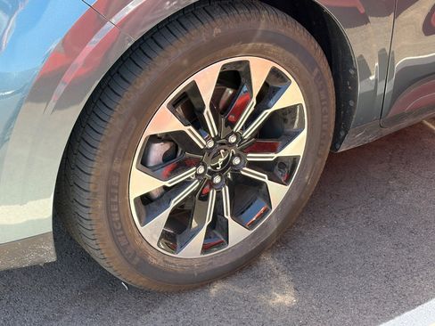 Used 2024 Kia Carnival EX FWD image 6