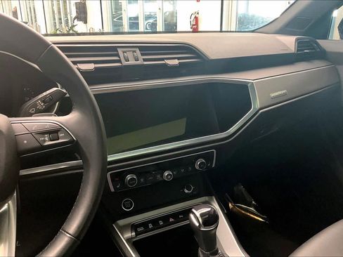 Used 2023 Audi Q3 2.0T Premium w/ Convenience Package image 6