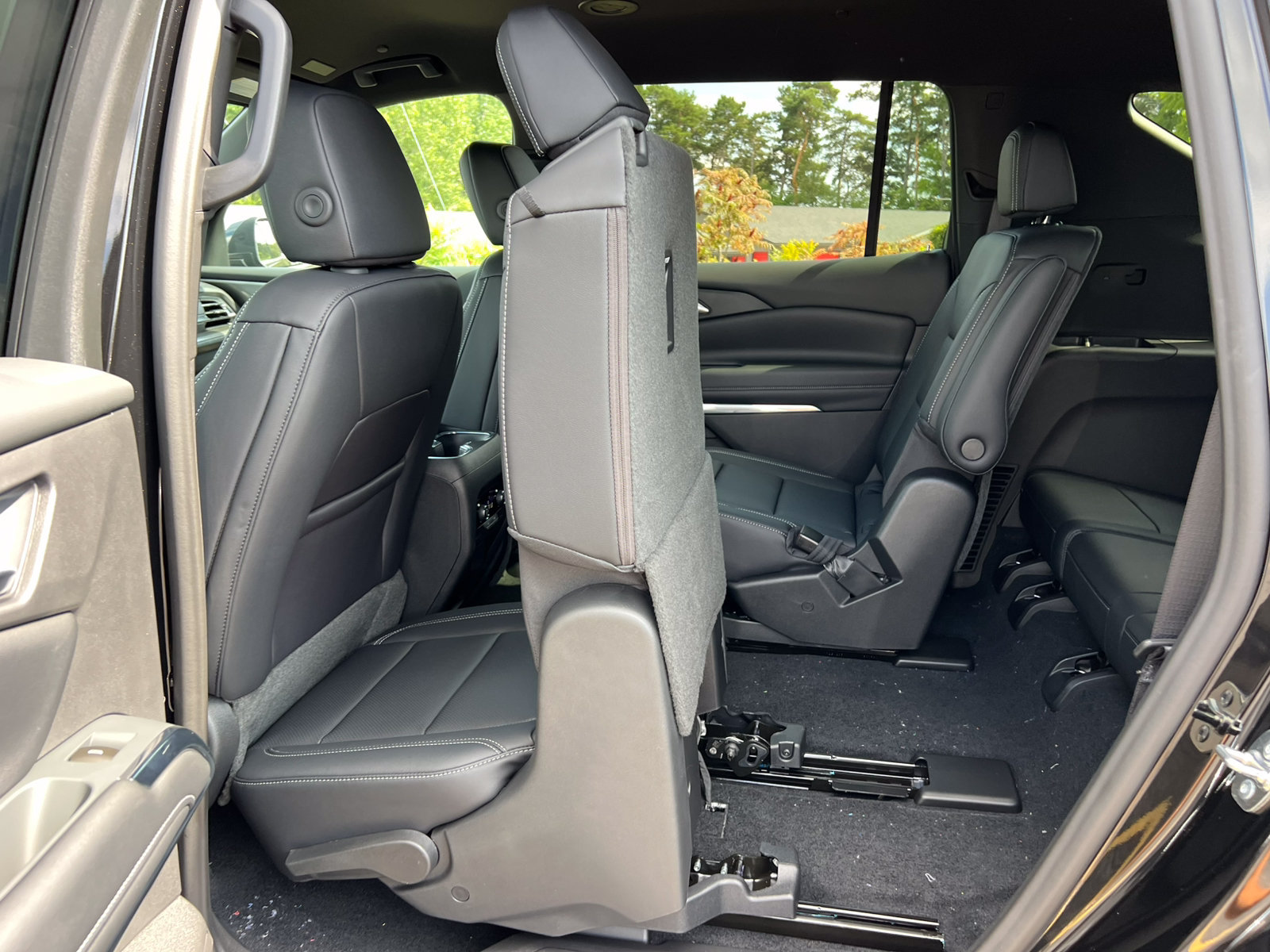 New 2027 Chevrolet Traverse LT w/ Midnight/Sport Edition AWD/4WD image 37
