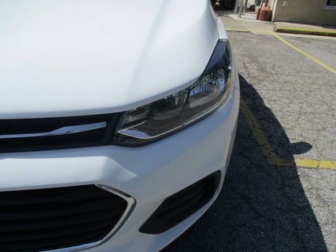 Used 2020 Chevrolet Trax LS AWD/4WD image 24