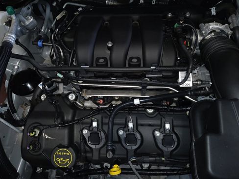 Used 2018 Ford Explorer XLT image 30