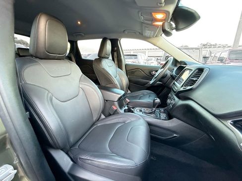 Used 2021 Jeep Cherokee Latitude Lux w/ Comfort/Convenience Group AWD/4WD image 32