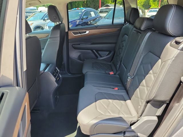 Used 2025 Volkswagen Atlas SE FWD image 12