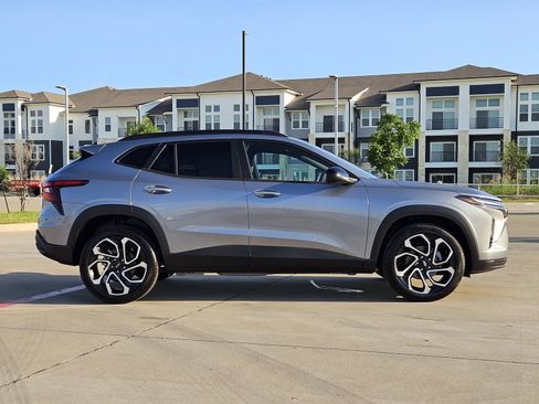 New 2026 Chevrolet Trax RS w/ Sunroof Package FWD image 7