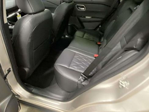 New 2026 Nissan Rogue Platinum image 8